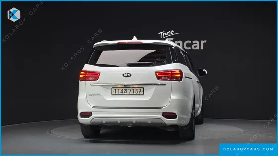 KIA CARNIVAL 9-SEATER LUXURY