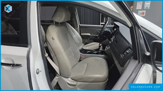 KIA CARNIVAL 9-SEATER LUXURY