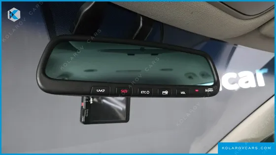 KIA CARNIVAL 9-SEATER LUXURY
