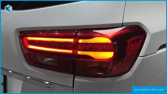 KIA CARNIVAL 9-SEATER LUXURY
