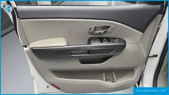 KIA CARNIVAL 9-SEATER LUXURY