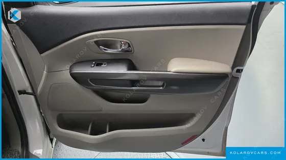 KIA CARNIVAL 9-SEATER LUXURY