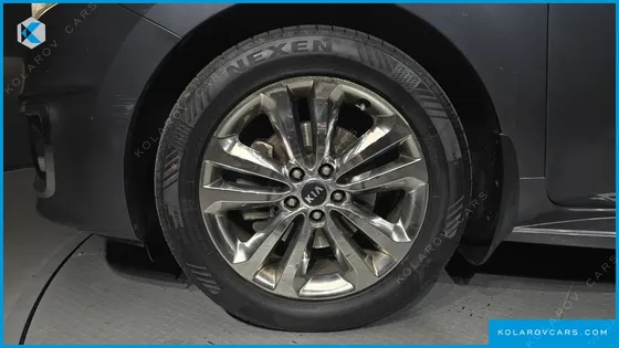 KIA CARNIVAL 9-SEATER PRESTIGE