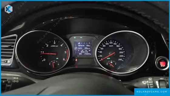 KIA CARNIVAL 9-SEATER PRESTIGE