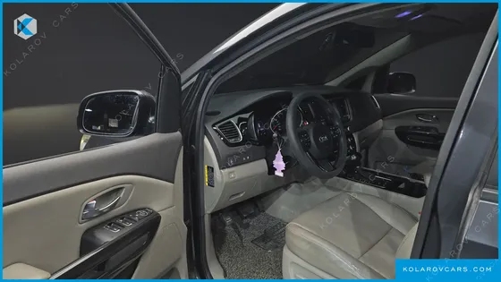 KIA CARNIVAL 9-SEATER PRESTIGE