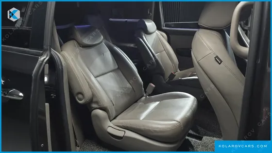 KIA CARNIVAL 9-SEATER PRESTIGE