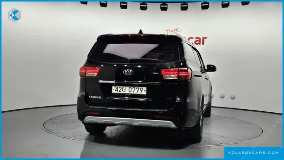 KIA CARNIVAL 9-SEATER NOBLESSE
