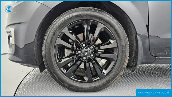KIA CARNIVAL 9-SEATER NOBLESSE