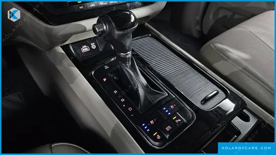 KIA CARNIVAL 9-SEATER NOBLESSE