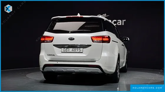 KIA CARNIVAL 9-SEATER PRESTIGE