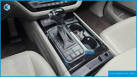 KIA CARNIVAL 9-SEATER PRESTIGE