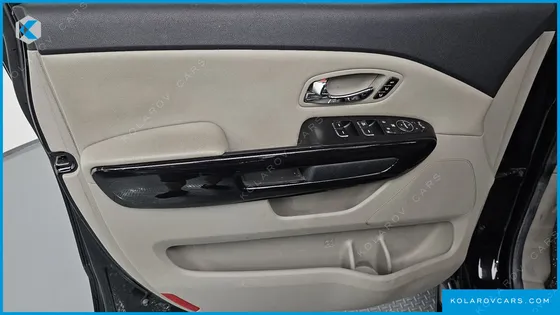 KIA CARNIVAL 9-SEATER NOBLESSE SPECIAL