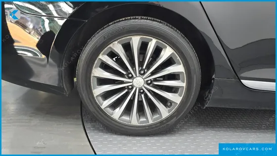 HYUNDAI GRANDEUR HG240 MODERN