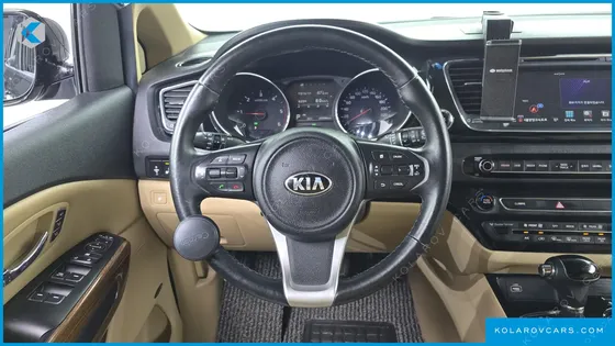 KIA CARNIVAL 9-SEATER HI-LIMOUSINE