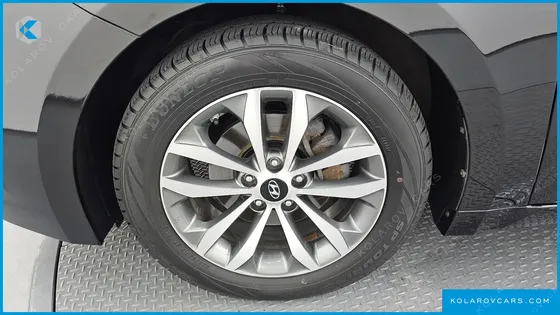 HYUNDAI GRANDEUR HG240 LUXURY