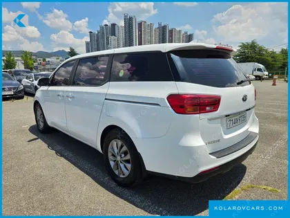 KIA CARNIVAL 11-SEATER DELUXE