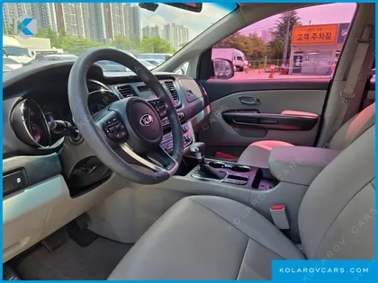 KIA CARNIVAL 11-SEATER DELUXE