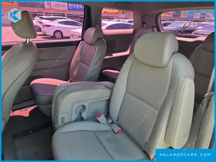 KIA CARNIVAL 11-SEATER DELUXE