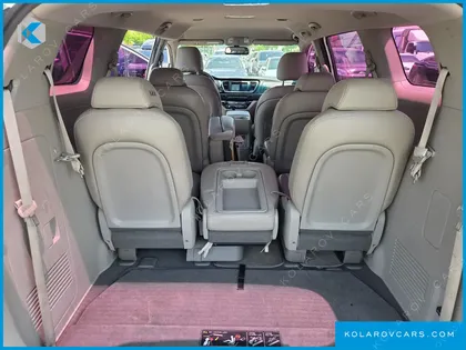 KIA CARNIVAL 11-SEATER DELUXE