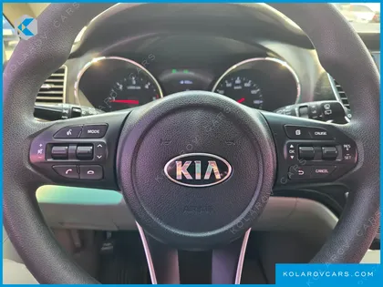 KIA CARNIVAL 11-SEATER DELUXE