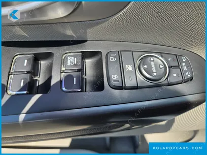 KIA CARNIVAL 11-SEATER DELUXE