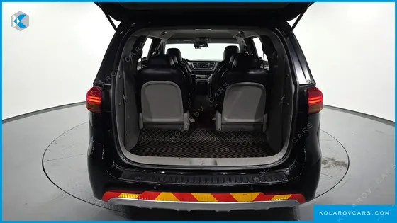 KIA CARNIVAL 9-SEATER LUXURY