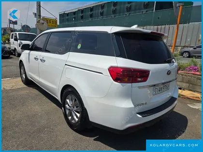 KIA CARNIVAL 11-SEATER DELUXE