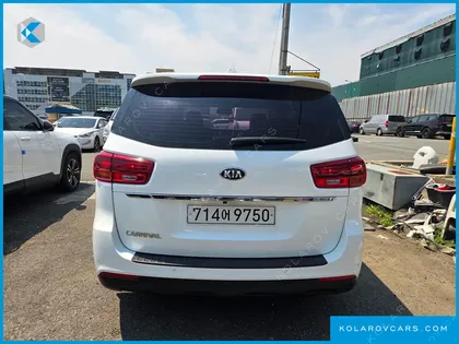 KIA CARNIVAL 11-SEATER DELUXE