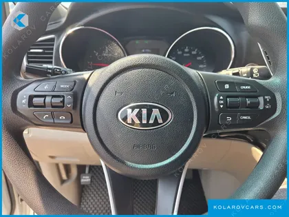 KIA CARNIVAL 11-SEATER DELUXE