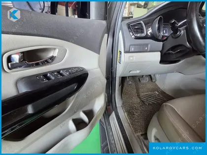 KIA CARNIVAL 9-SEATER PRESTIGE