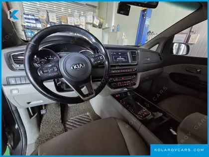 KIA CARNIVAL 9-SEATER PRESTIGE