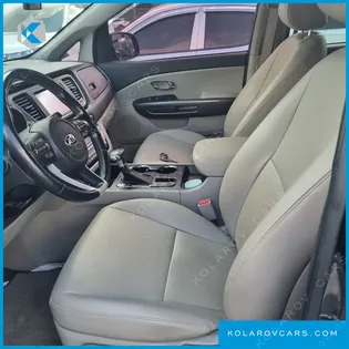 KIA CARNIVAL 9-SEATER LUXURY