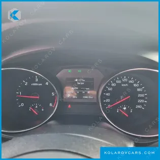 KIA CARNIVAL 9-SEATER LUXURY