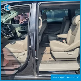 KIA CARNIVAL 9-SEATER LUXURY