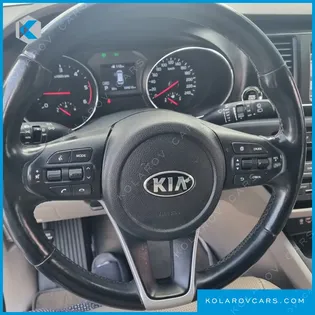 KIA CARNIVAL 9-SEATER LUXURY