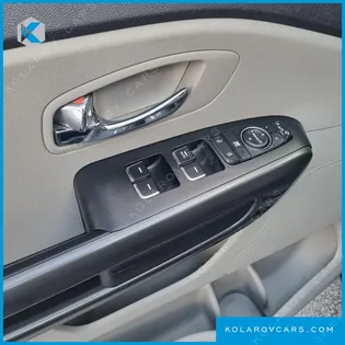 KIA CARNIVAL 9-SEATER LUXURY