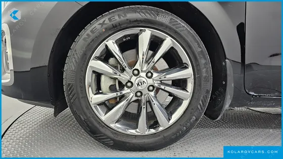 KIA CARNIVAL 9-SEATER NOBLESSE