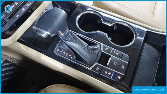 KIA CARNIVAL 9-SEATER NOBLESSE