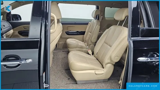 KIA CARNIVAL 9-SEATER NOBLESSE