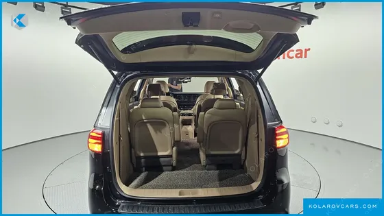 KIA CARNIVAL 9-SEATER NOBLESSE