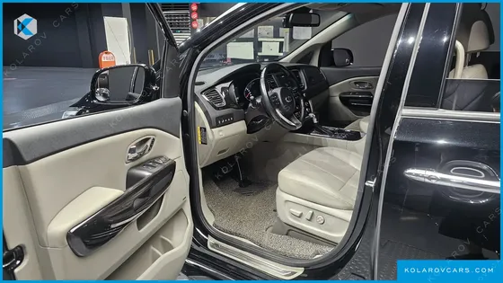 KIA CARNIVAL 9-SEATER NOBLESSE SPECIAL