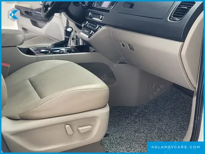 KIA CARNIVAL 9-SEATER PRSTIGE