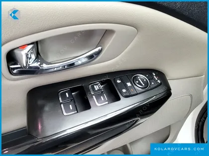 KIA CARNIVAL 9-SEATER PRSTIGE