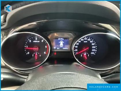 KIA CARNIVAL 9-SEATER PRSTIGE