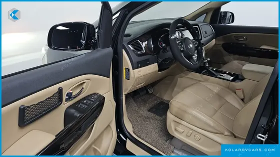 KIA CARNIVAL 9-SEATER NOBLESSE