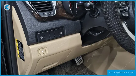 KIA CARNIVAL 9-SEATER NOBLESSE