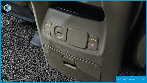 KIA CARNIVAL 9-SEATER NOBLESSE