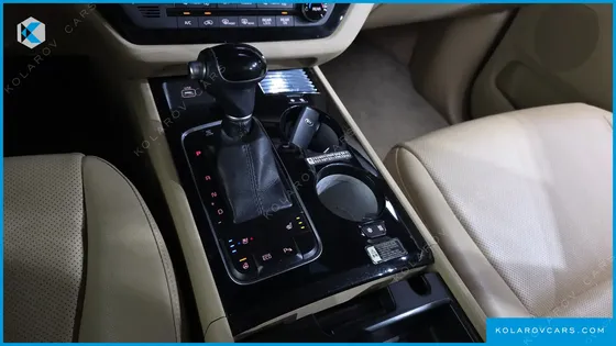 KIA CARNIVAL 9-SEATER HI-LIMOUSINE