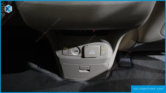 KIA CARNIVAL 9-SEATER HI-LIMOUSINE