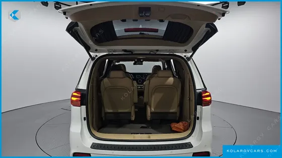 KIA CARNIVAL 9-SEATER HI-LIMOUSINE